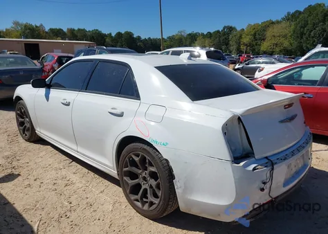 2017 Chrysler 300 300S Alloy Edition z USA, uszkodzony, nr VIN 2C3CCABG2HH669001